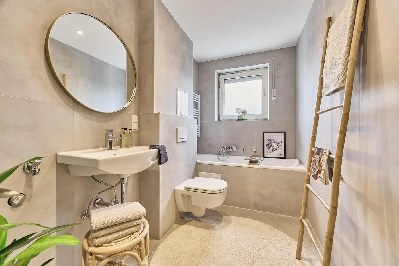Neu gefliestes Badezimmer Relaisstraße 47 Mannheim-Rheinau nach der Sanierung