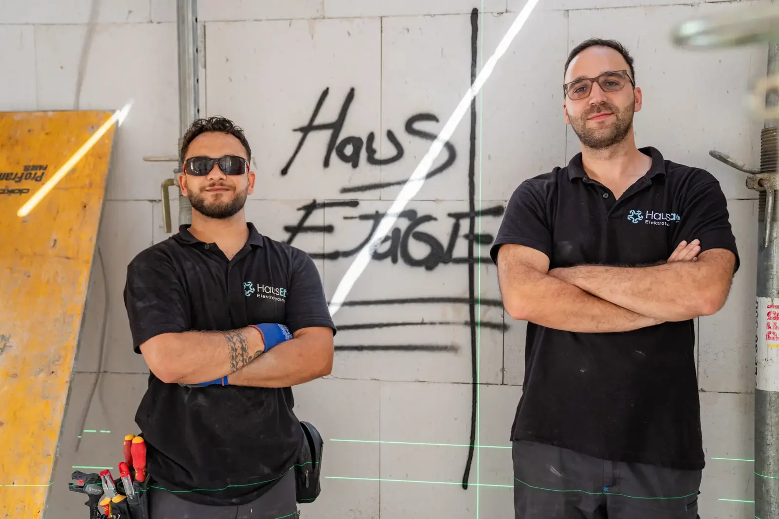 Team der HausEtage HE Elektrotechnik GmbH auf der Baustelle