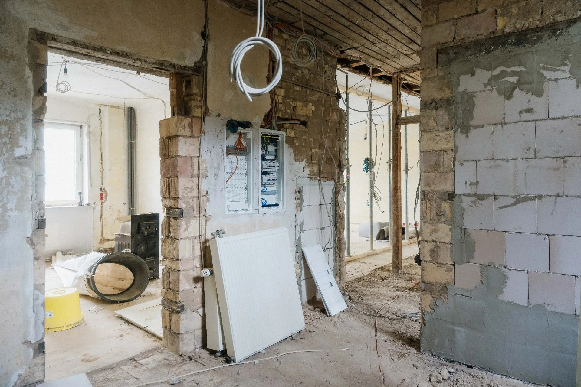 Übersicht der laufenden Rohinstallation mit eingebauter Unterverteilung am Rebstock 8 in Mannheim